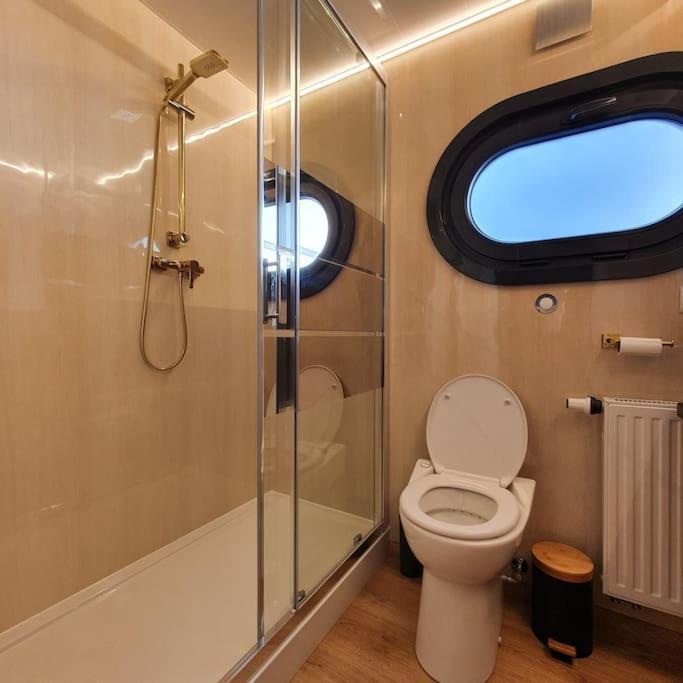 Hotel Modern, Brand New Houseboat Near Amsterdam Monnickendam Exterior foto