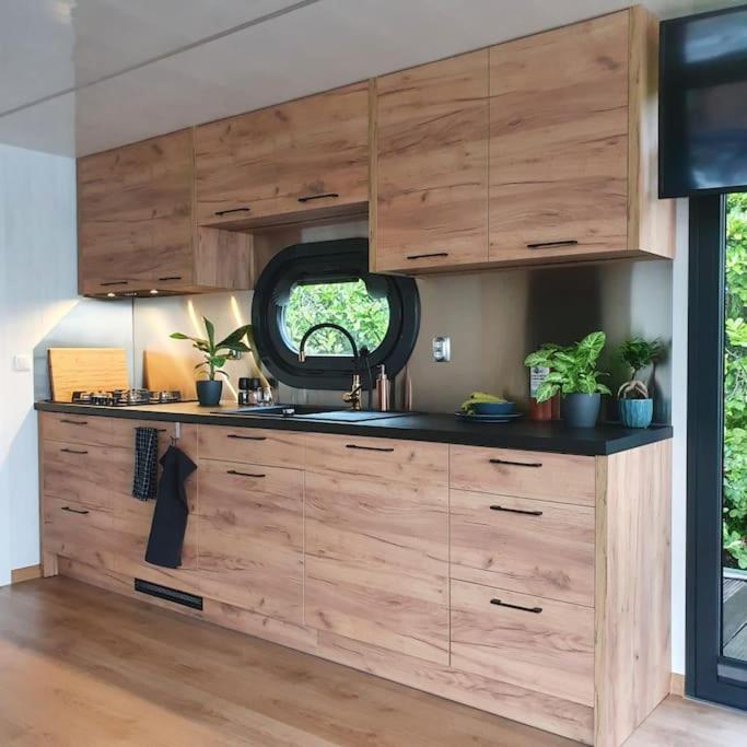 Hotel Modern, Brand New Houseboat Near Amsterdam Monnickendam Exterior foto